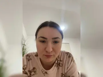 Kriss-kisa  live sex cam
