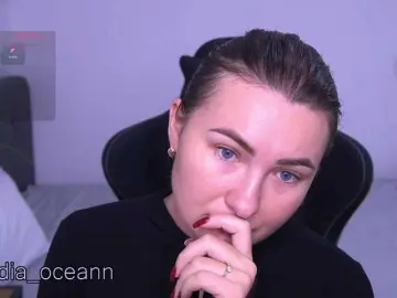 Kriss-kisa  live sex cam
