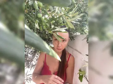 Miss-milka  live sex cam