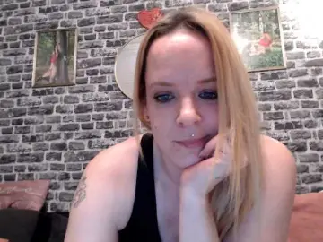 XHotmilf87x  live sex cam