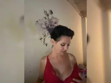 RoyalBreasts  live sex cam