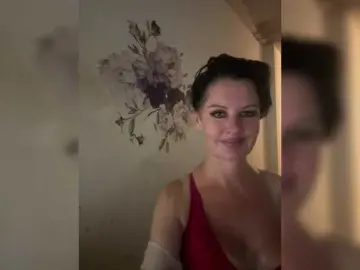 RoyalBreasts  live sex cam