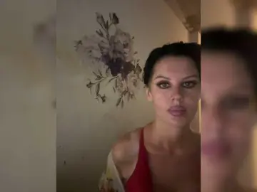 RoyalBreasts  live sex cam