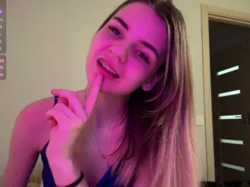 Peachy-keens  live sex cam