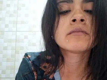 LatinaFit  live sex cam