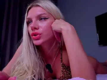 NicoleHampton  live sex cam
