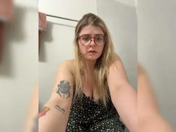 ReneeAnderson  live sex cam