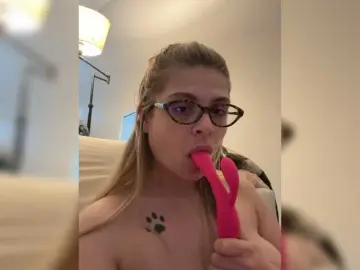 ReneeAnderson  live sex cam
