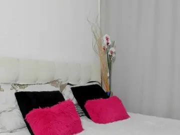 Saradusk  live sex cam