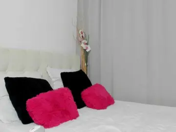 Saradusk  live sex cam