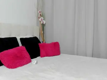 Saradusk  live sex cam