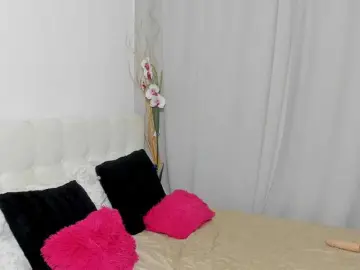 Saradusk  live sex cam