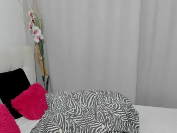 Saradusk  live sex cam
