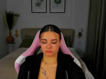 EvaRaider  live sex cam