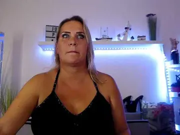 JuliaPink  live sex cam