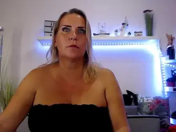 JuliaPink  live sex cam