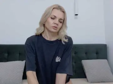 Kirochkaaa  live sex cam
