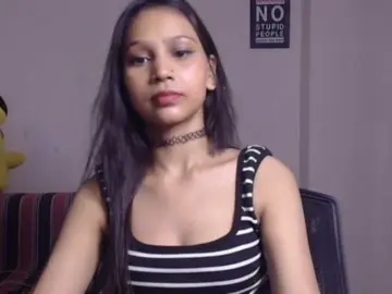 Yashika  live sex cam