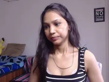 Yashika  live sex cam