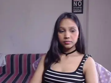 Yashika  live sex cam