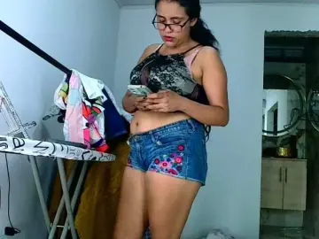 Aisha5  live sex cam