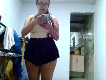Aisha5  live sex cam