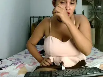 Aisha5  live sex cam
