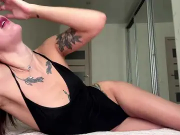 Hornybabyes  live sex cam