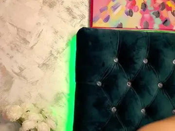 IrisMiley  live sex cam