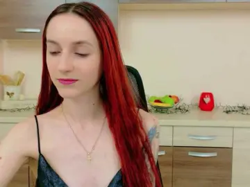 Julia-Jae  live sex cam
