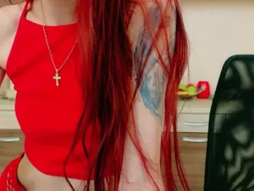 Julia-Jae  live sex cam