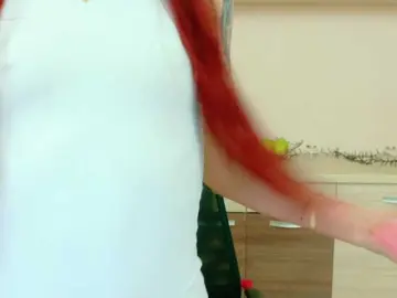 Julia-Jae  live sex cam