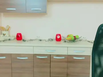 Julia-Jae  live sex cam