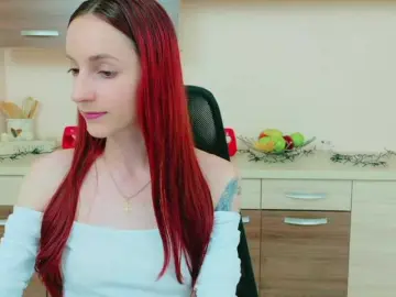 Julia-Jae  live sex cam