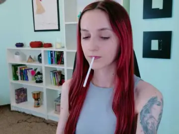 Julia-Jae  live sex cam