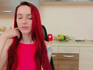 Julia-Jae  live sex cam