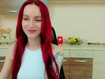 Julia-Jae  live sex cam