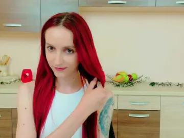 Julia-Jae  live sex cam