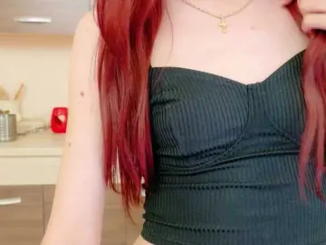 Julia-Jae  live sex cam