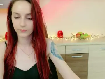 Julia-Jae  live sex cam