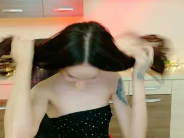 Julia-Jae  live sex cam