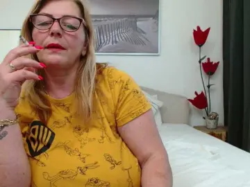 YulliaMilf  live sex cam