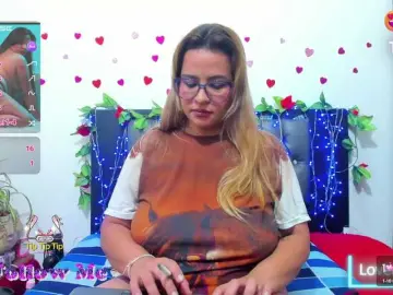 Hazeel34  live sex cam