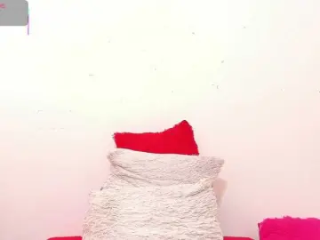 Hazeel34  live sex cam