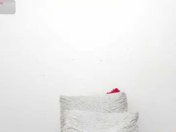 Hazeel34  live sex cam