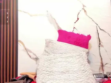 Hazeel34  live sex cam