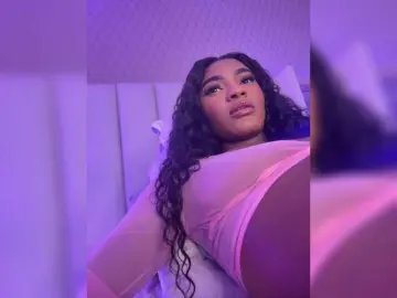 SophiaSmiiths  live sex cam