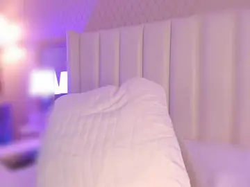 SophiaSmiiths  live sex cam