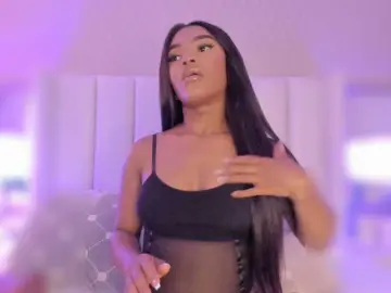 SophiaSmiiths  live sex cam