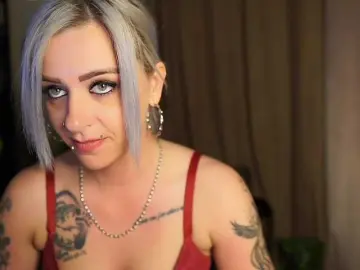 TeakyNiny  live sex cam